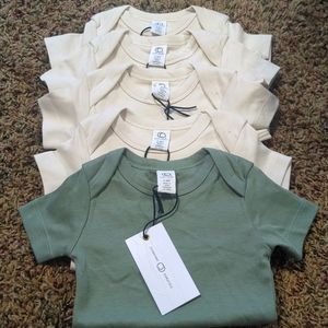 5 Colored Organics bodysuits